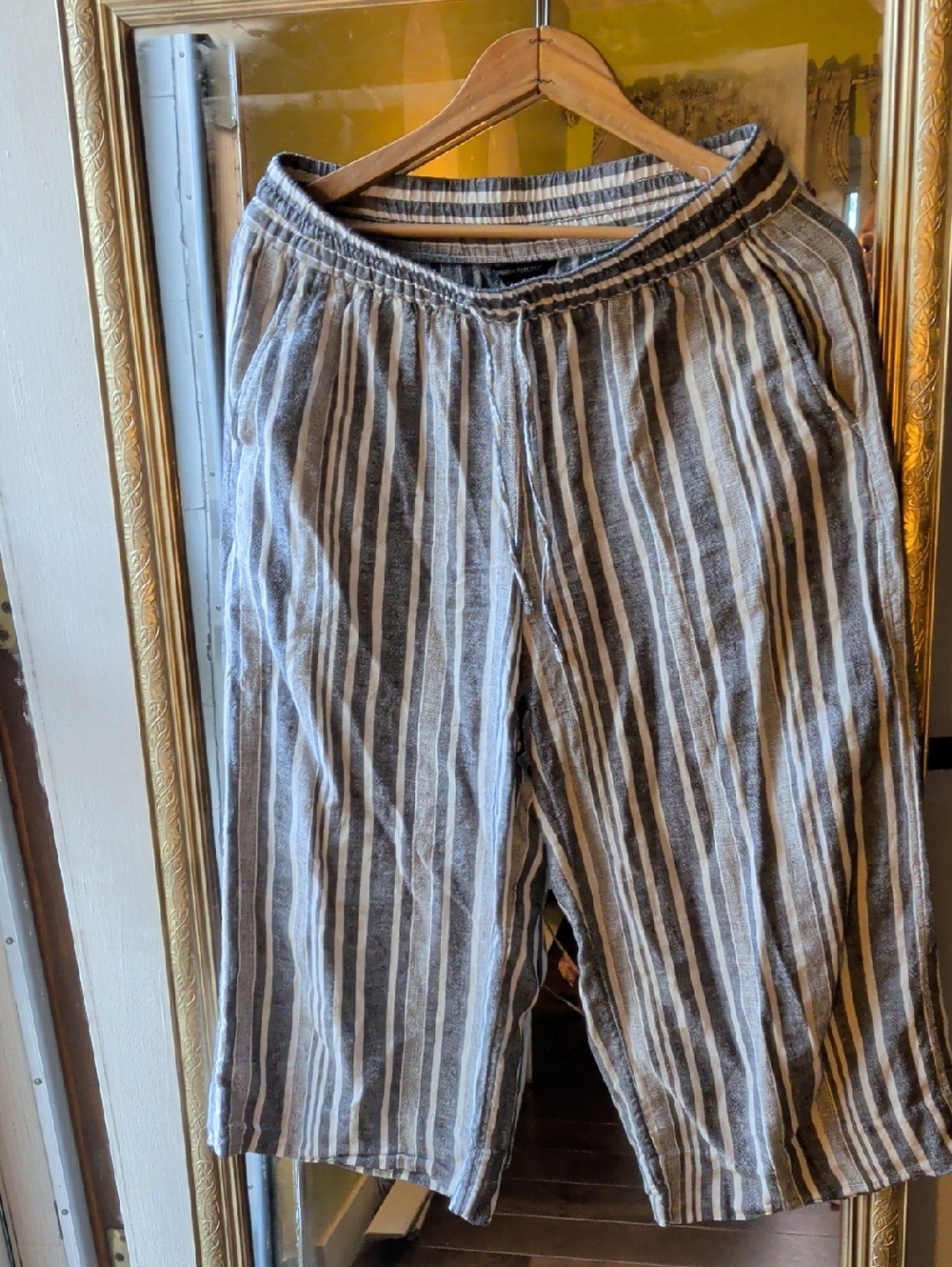 Striped Casual Women's Elastic-Waist Pants - Gray & White Wide Leg Crop
